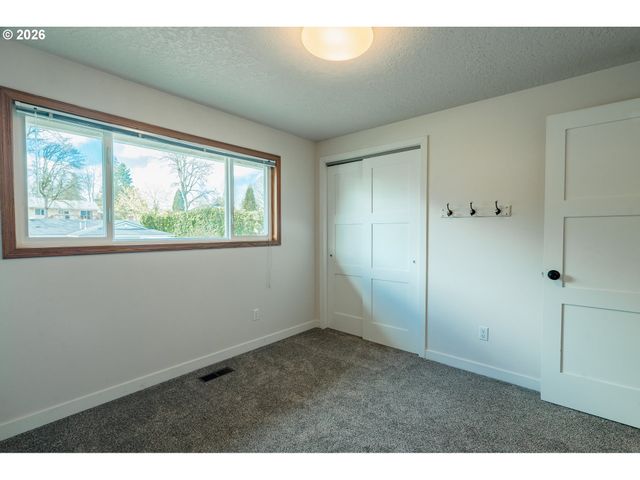 5484 Se ROETHE Rd, Milwaukie, OR 97267