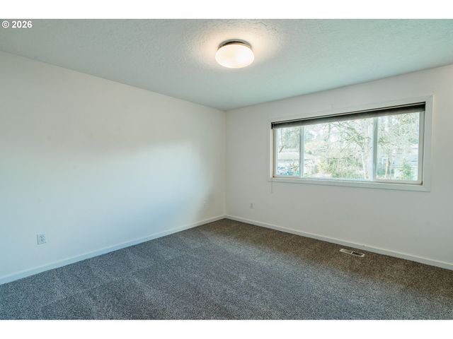 5484 Se ROETHE Rd, Milwaukie, OR 97267