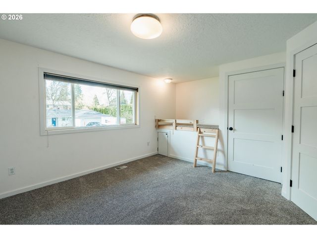 5484 Se ROETHE Rd, Milwaukie, OR 97267