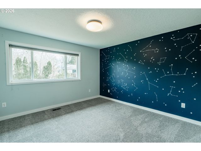 5484 Se ROETHE Rd, Milwaukie, OR 97267