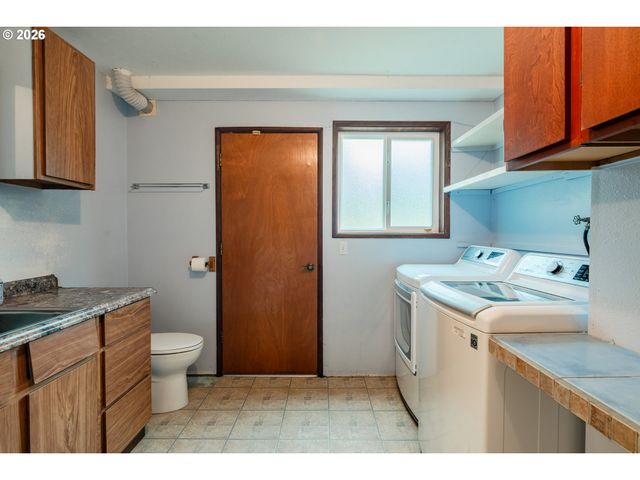 5484 Se ROETHE Rd, Milwaukie, OR 97267