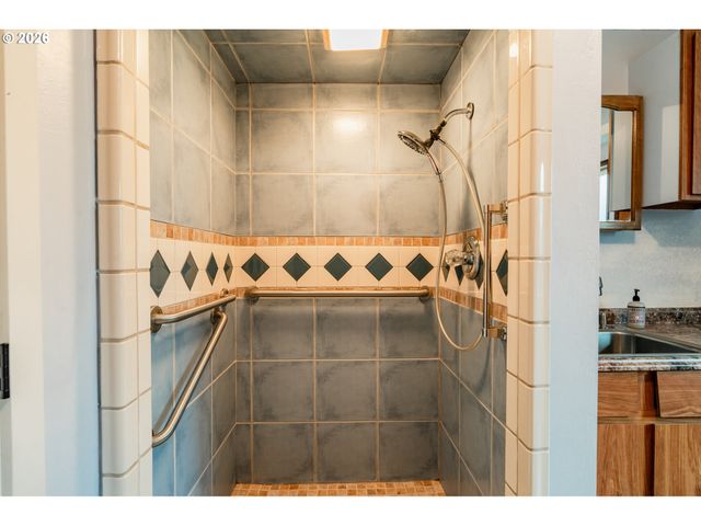 5484 Se ROETHE Rd, Milwaukie, OR 97267