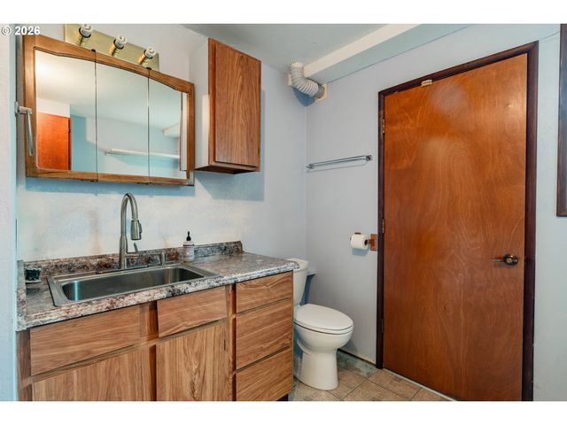 5484 Se ROETHE Rd, Milwaukie, OR 97267