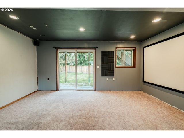 5484 Se ROETHE Rd, Milwaukie, OR 97267