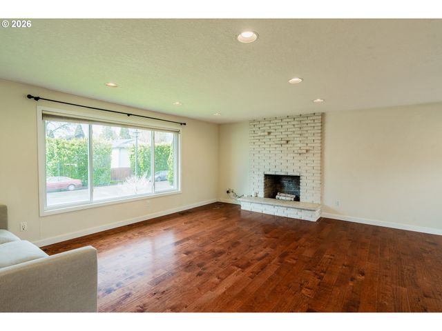 5484 Se ROETHE Rd, Milwaukie, OR 97267