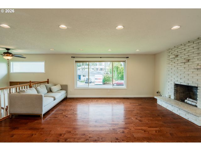 5484 Se ROETHE Rd, Milwaukie, OR 97267