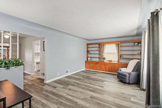 207 N Elms Road, Flushing, MI 48433