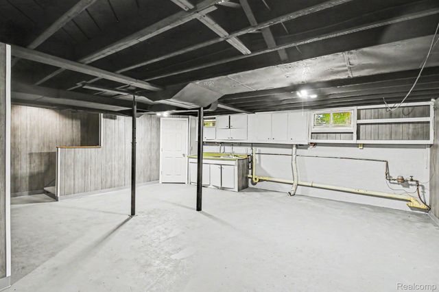207 N Elms Road, Flushing, MI 48433