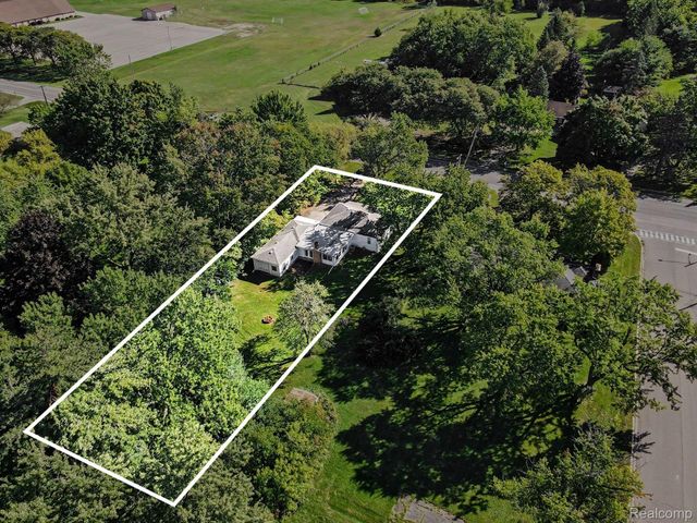 207 N Elms Road, Flushing, MI 48433