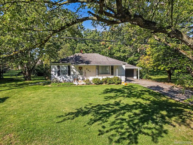 207 N Elms Road, Flushing, MI 48433