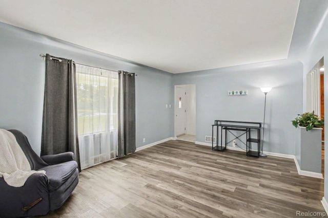 207 N Elms Road, Flushing, MI 48433
