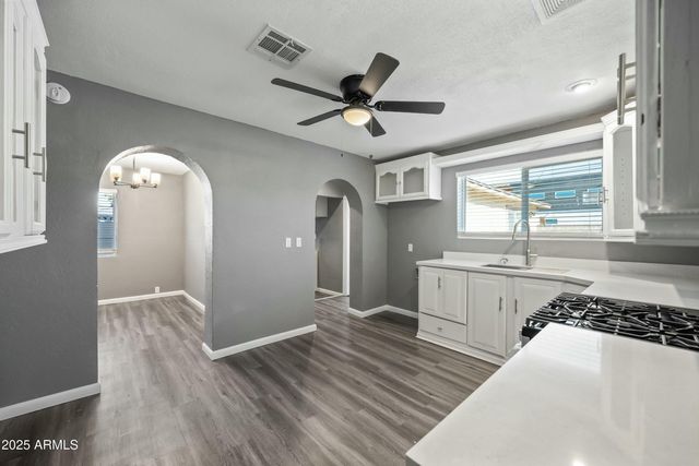 2601 N 51st Street, Phoenix, AZ 85008