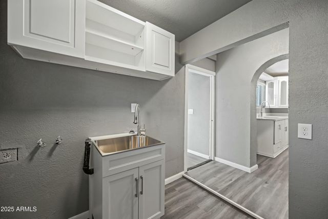 2601 N 51st Street, Phoenix, AZ 85008