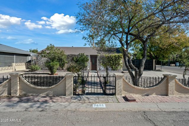 2601 N 51st Street, Phoenix, AZ 85008