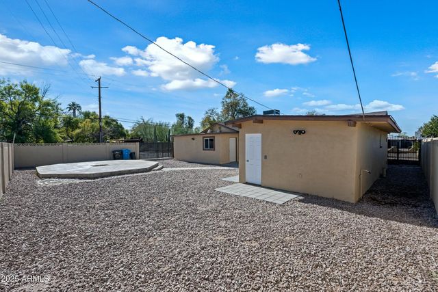 2601 N 51st Street, Phoenix, AZ 85008
