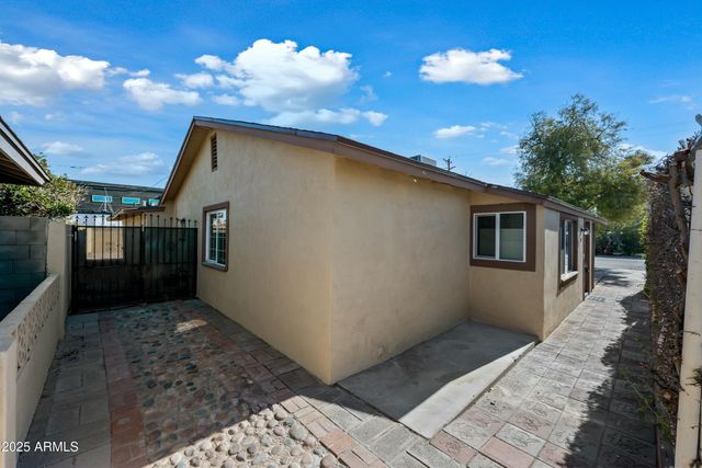 2601 N 51st Street, Phoenix, AZ 85008