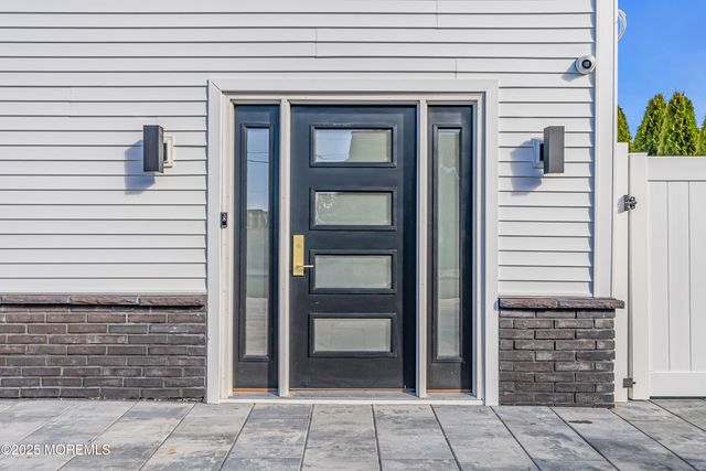 320 Silver Lagoon Drive, Toms River, NJ 08753