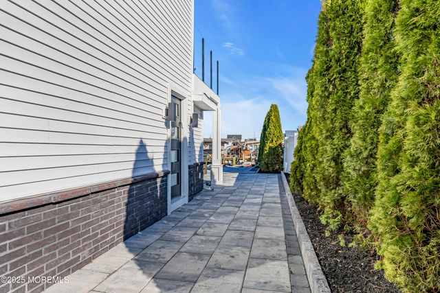 320 Silver Lagoon Drive, Toms River, NJ 08753