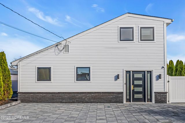 320 Silver Lagoon Drive, Toms River, NJ 08753