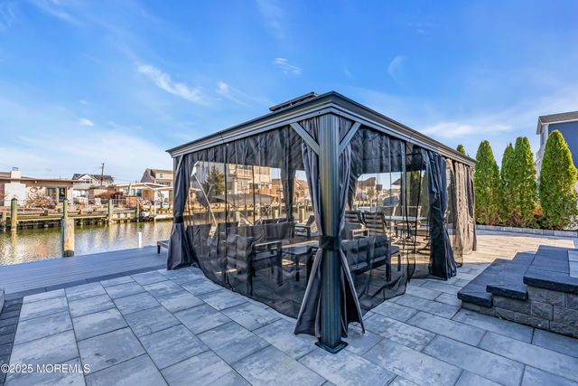 320 Silver Lagoon Drive, Toms River, NJ 08753