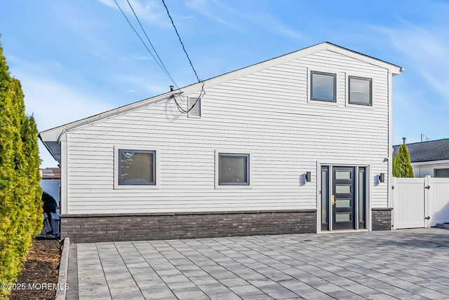 320 Silver Lagoon Drive, Toms River, NJ 08753