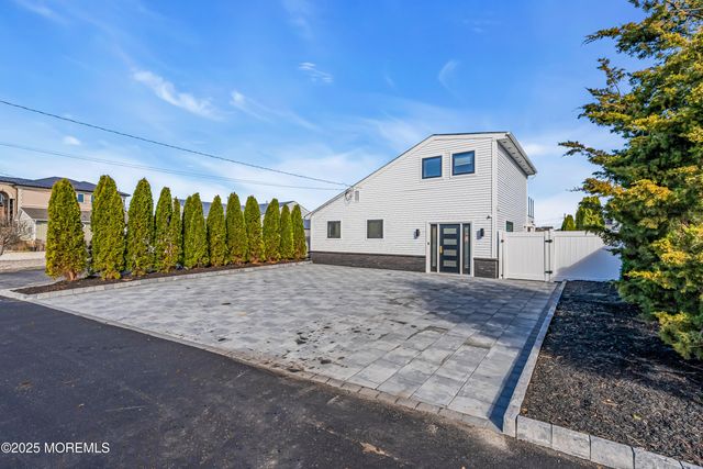 320 Silver Lagoon Drive, Toms River, NJ 08753