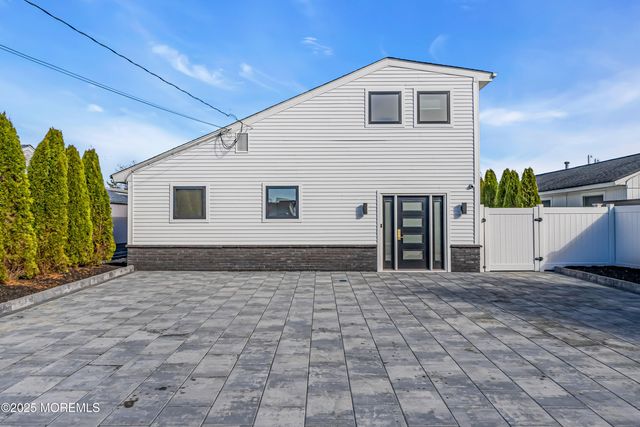 320 Silver Lagoon Drive, Toms River, NJ 08753