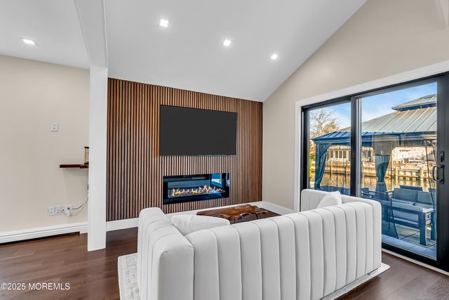 320 Silver Lagoon Drive, Toms River, NJ 08753