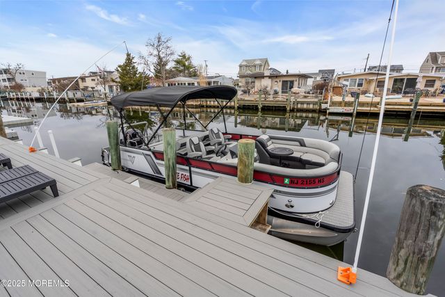 320 Silver Lagoon Drive, Toms River, NJ 08753