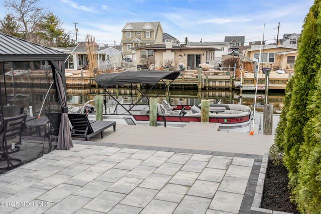 320 Silver Lagoon Drive, Toms River, NJ 08753