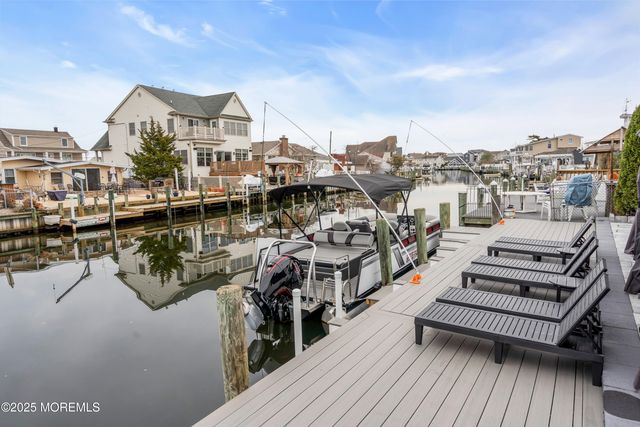 320 Silver Lagoon Drive, Toms River, NJ 08753