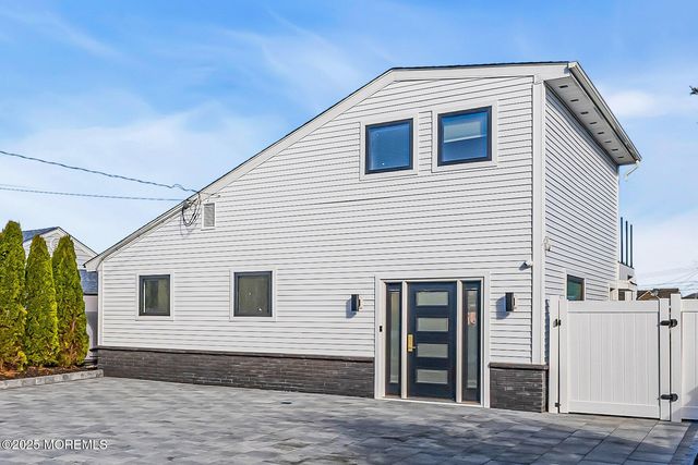 320 Silver Lagoon Drive, Toms River, NJ 08753