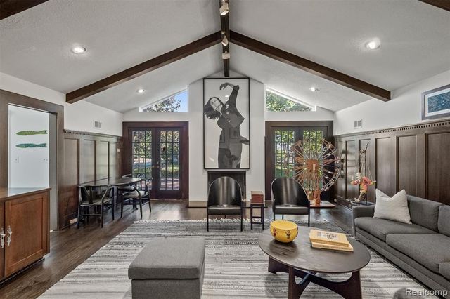 1348 Charrington Road, Bloomfield Village, MI 48301