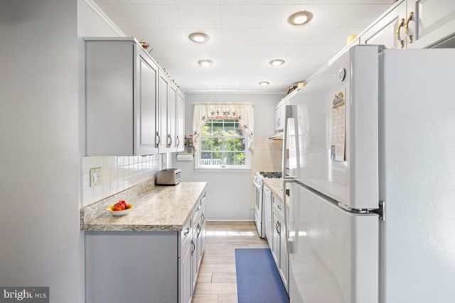 300 W 3RD AVE, Barrington, NJ 08007