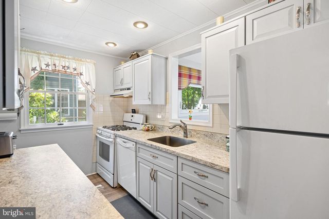 300 W 3RD AVE, Barrington, NJ 08007