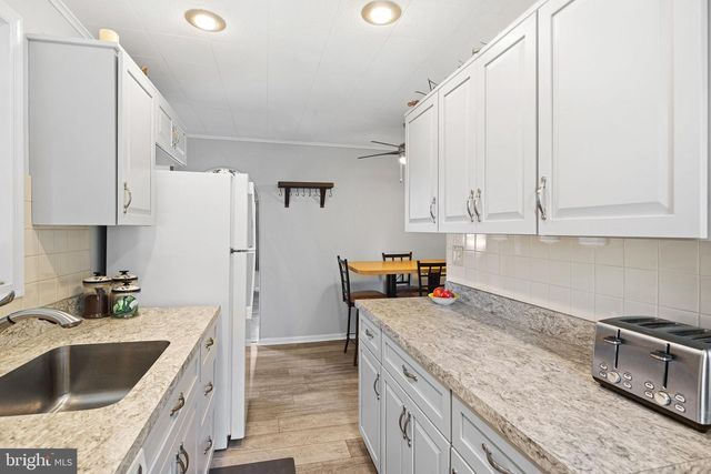 300 W 3RD AVE, Barrington, NJ 08007