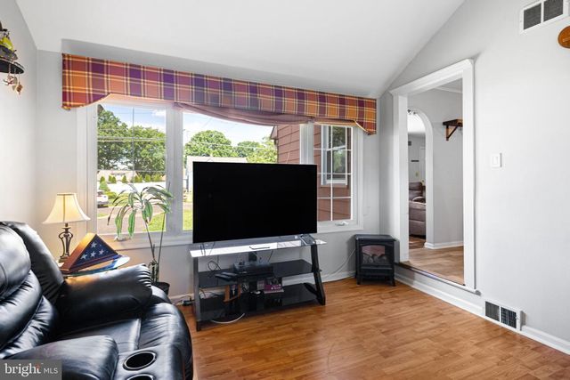300 W 3RD AVE, Barrington, NJ 08007