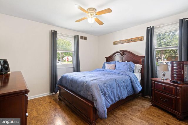 300 W 3RD AVE, Barrington, NJ 08007