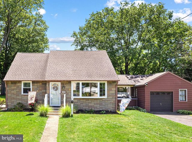 300 W 3RD AVE, Barrington, NJ 08007