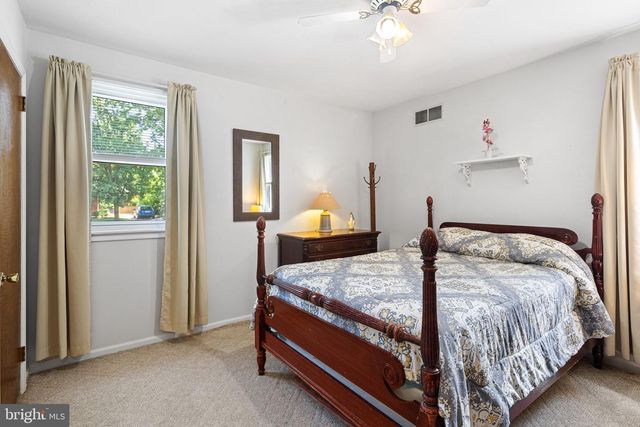 300 W 3RD AVE, Barrington, NJ 08007