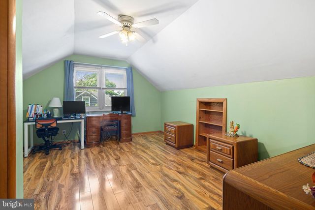 300 W 3RD AVE, Barrington, NJ 08007
