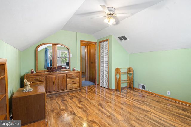 300 W 3RD AVE, Barrington, NJ 08007