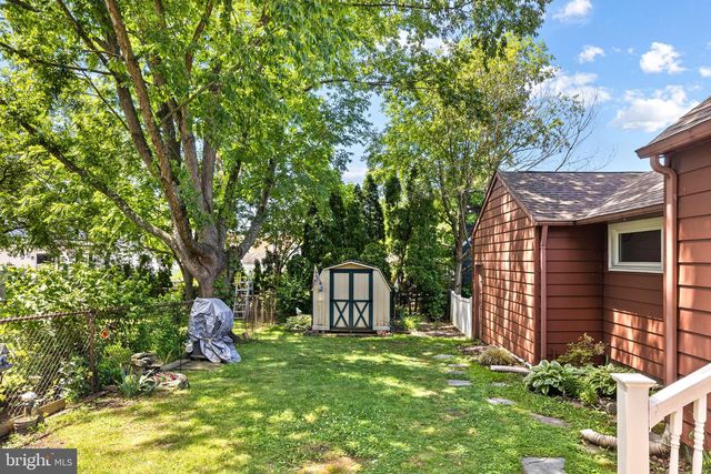 300 W 3RD AVE, Barrington, NJ 08007