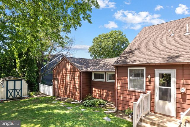 300 W 3RD AVE, Barrington, NJ 08007