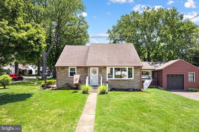 300 W 3RD AVE, Barrington, NJ 08007