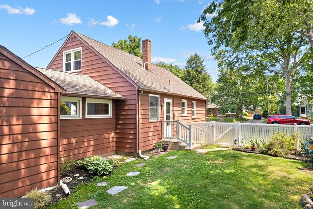 300 W 3RD AVE, Barrington, NJ 08007