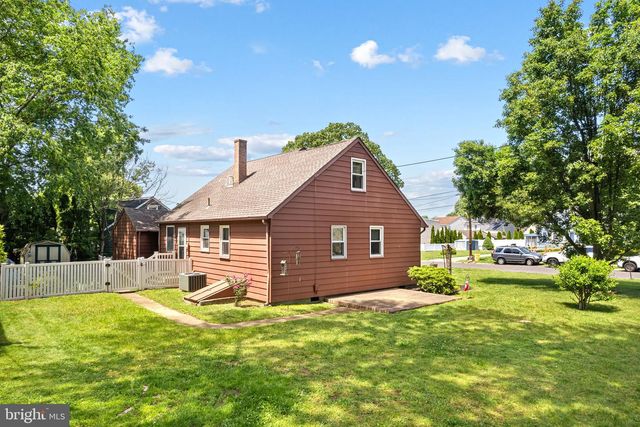 300 W 3RD AVE, Barrington, NJ 08007