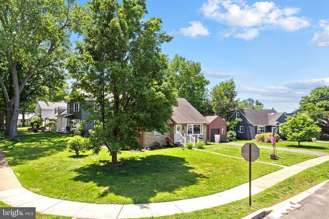 300 W 3RD AVE, Barrington, NJ 08007