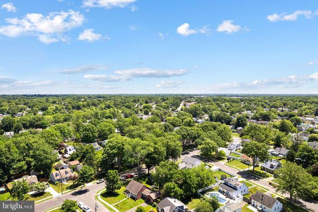 300 W 3RD AVE, Barrington, NJ 08007