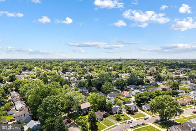 300 W 3RD AVE, Barrington, NJ 08007
